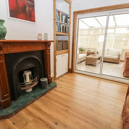 2 Whinny Hill * Goldsborough