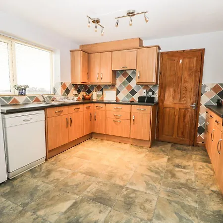 2 Whinny Hill * Goldsborough
